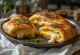 קלצונה עם גבינת טרפיסט, בעל קרום זהוב, ממולא בגבינת טרפיסט ושינקן